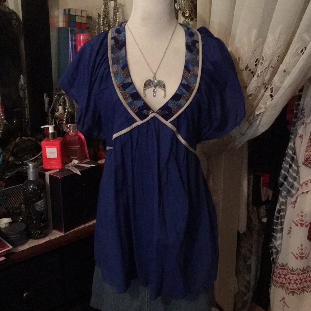 SEXY LOW CUT VS BLOUSE SZ MEDIUM